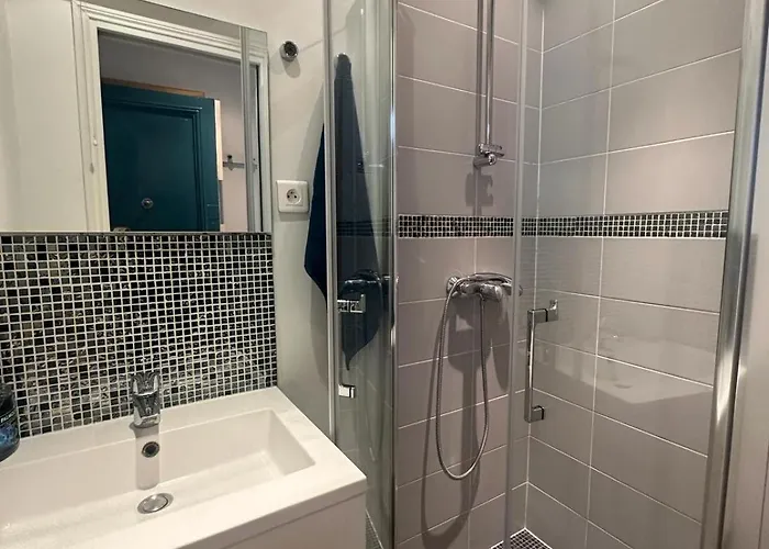 Private 2 Minutes From Zenith De شقة